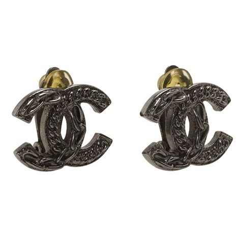 chanel male earrings.